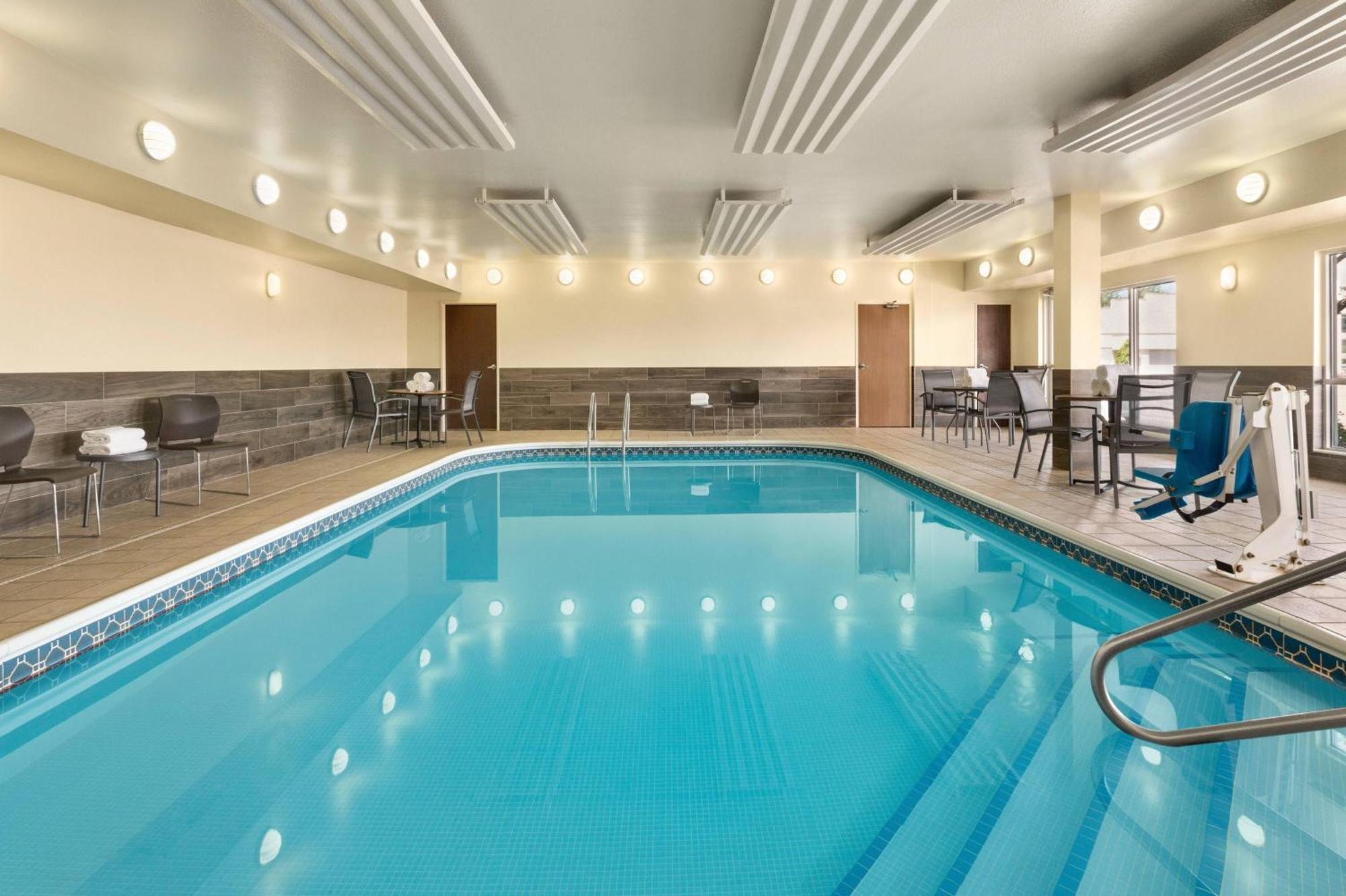 Fairfield Inn Erie Millcreek Mall Bagian luar foto